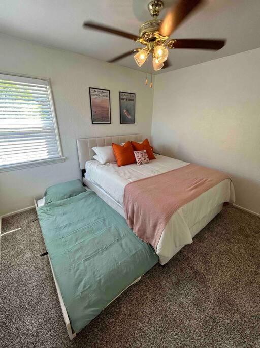 Entire Home By Newport Beach, Disneyland And Sna! Коста Меса Экстерьер фото